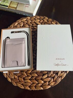 Denner Andar Wallet and keychain